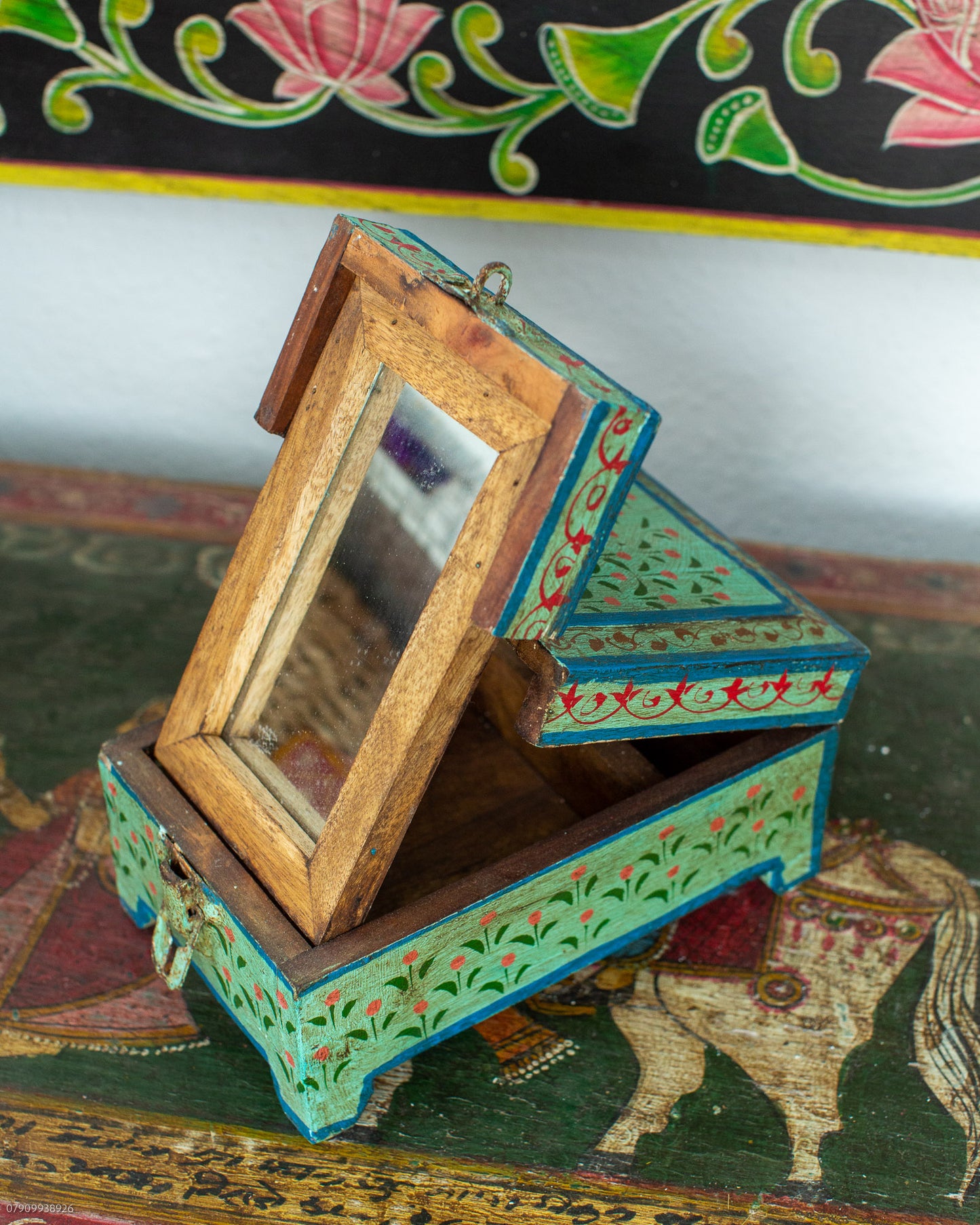 Barber Box / Jewellery Box with Fold-Away Mirror