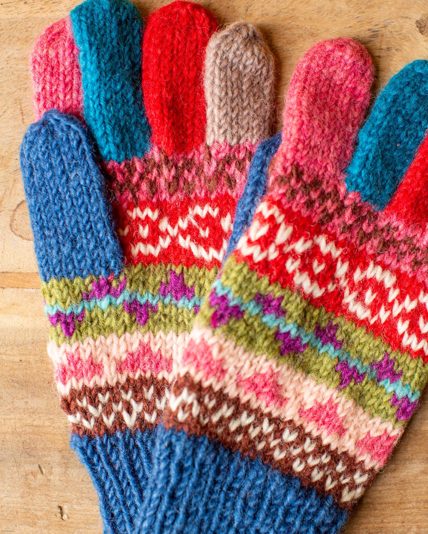 Load image into Gallery viewer, Eskimo Fairisle Knitted Gloves
