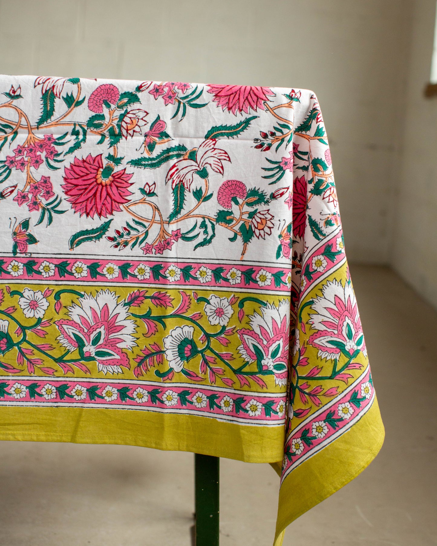 Bottlesford Tablecloth