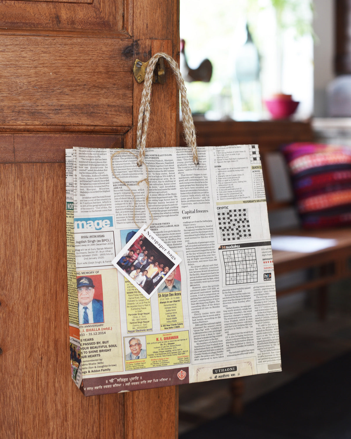 Make a newspaper bag – The Green Dragonfly
